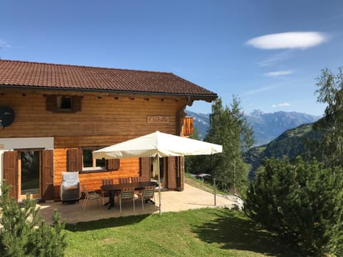 Property building, Day, Garden, Balcony/Terrace, Garden view, Mountain view