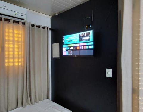 Bed, TV and multimedia, Bedroom