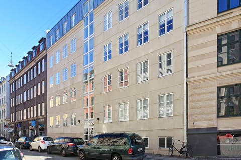 CITY LUX APARTMENT, 2 FULL BATHROOMs, 3v Condo in Frederiksberg