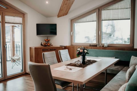 Dining area, kitchen