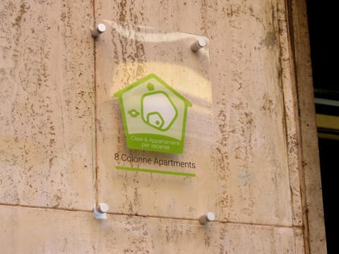 8 Colonne Apartments Condo in Bologna