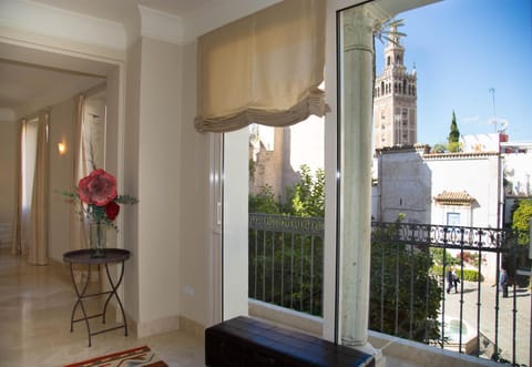 Nearby landmark, Balcony/Terrace, City view