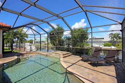 Ocean Drive SW Cape - waterfront private home locally owned & managed, fair & honest pricing Villa in Cape Coral