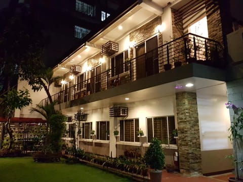 New Manila Suites bednbreakfast in Manila City
