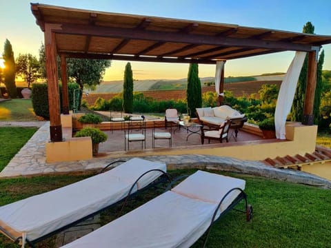 Patio, Day, Natural landscape, Garden, Garden, View (from property/room), Living room, Seating area, Dining area, Garden view, sunbed