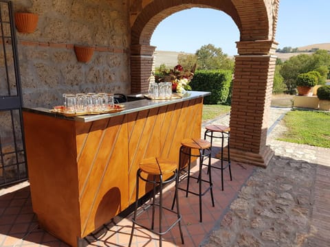 Restaurant/places to eat, Restaurant/places to eat, Lounge or bar, Dining area