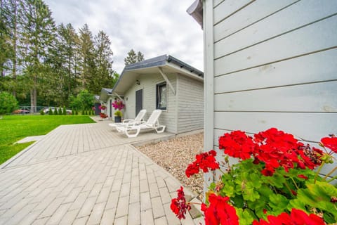 Property building, Facade/entrance, Garden