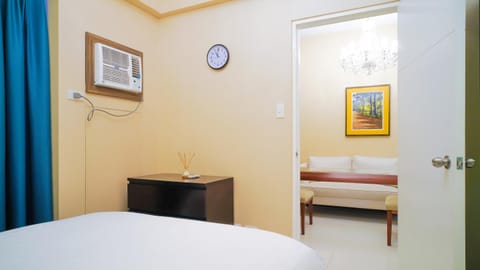 Currency Serviced Suites Condo in Pasig