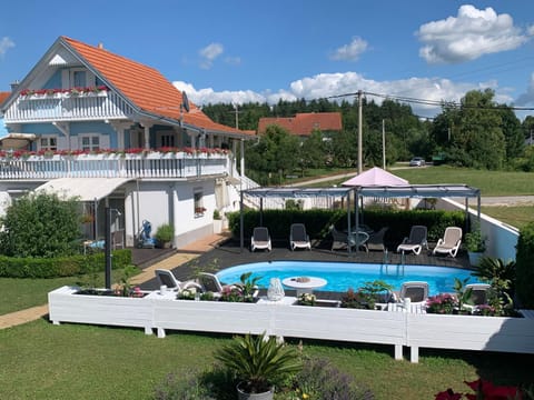 Pool Apartments Plitvice Lakes Bed and Breakfast in Lika-Senj County