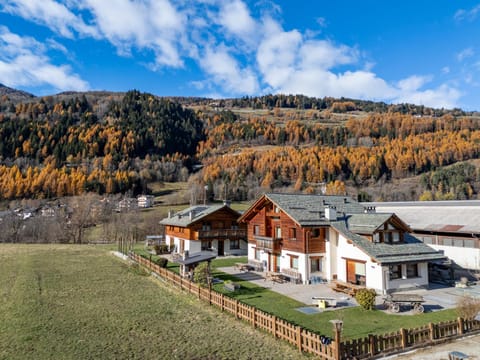Property building, Photo of the whole room, Autumn
