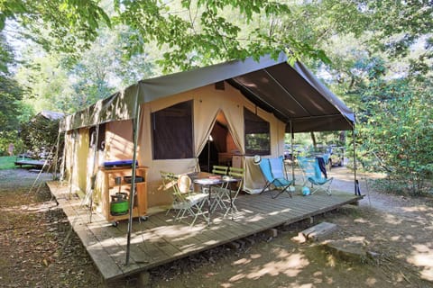 Huttopia Saumur Campground/ 
RV Resort in Saumur
