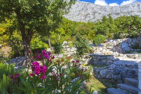 Holiday house with a parking space Gornji Tucepi, Makarska - 11370 House in Tučepi