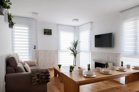 TV and multimedia, Living room, Photo of the whole room, Seating area