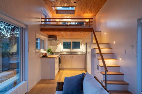 Kitchen or kitchenette, Photo of the whole room, Seating area