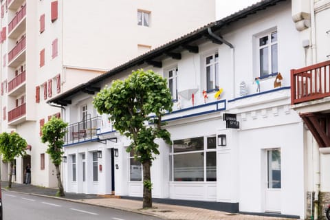 Property building, Facade/entrance, Neighbourhood