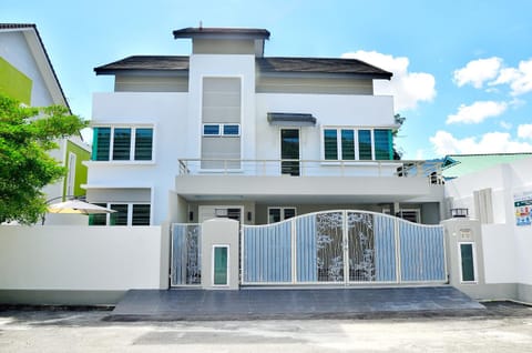 Plumeria Luxury Service Villa Villa in Penang