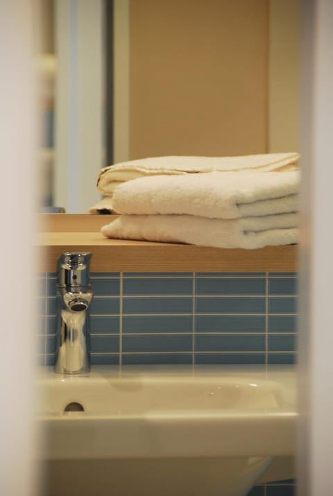 Toilet, Bathroom, Decorative detail, towels