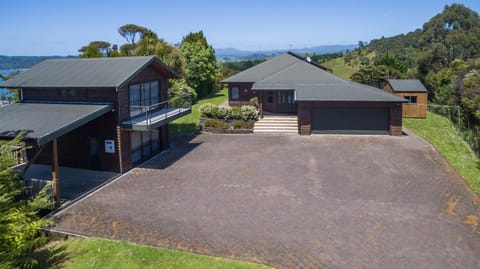 Treetops Cottage at the Castle Chalet in Whitianga