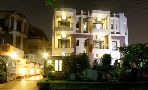 Facade/entrance, Night, Summer, Balcony/Terrace, Street view