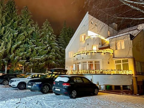 Vila Diana - Poiana Brasov Bed and Breakfast in Brasov