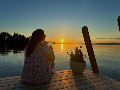 Idylliske Evjua ved Mjøsa Campground/ 
RV Resort in Viken, Norway