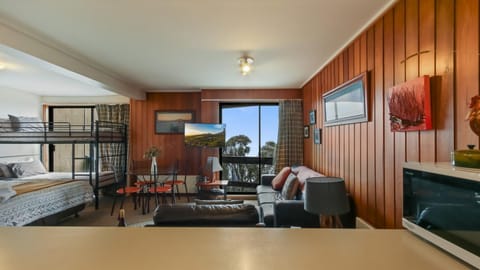 1750 Hotham 4 Apartment in Hotham Heights