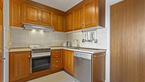 Lawlers 36B Condo in Hotham Heights