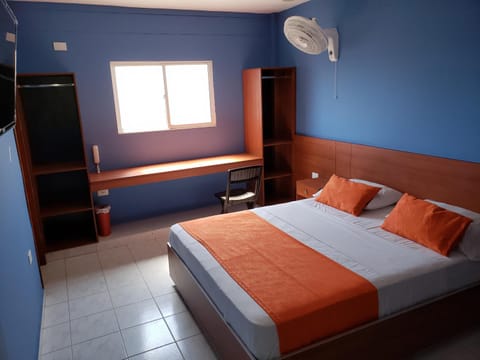 Bed, People, TV and multimedia, Photo of the whole room, Decorative detail, Bedroom, On site, Family, wardrobe, air conditioner