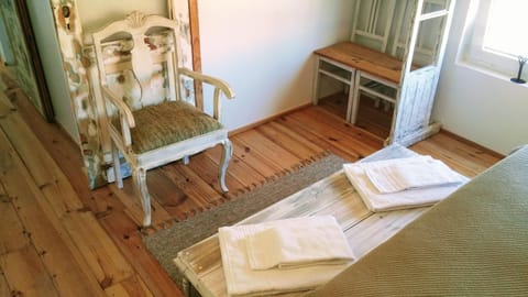 Bed, Photo of the whole room, Decorative detail