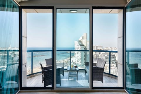 Superb Beachfront Apartments with Pool by Sea N' Rent Condominio in Tel Aviv-Yafo