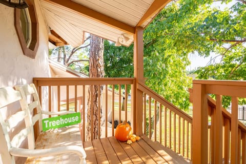 Home by Beach 5 - The Treehouse House in Naples Park