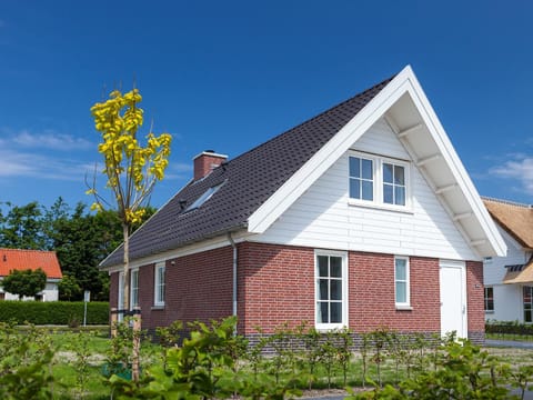 Holiday Home de Witte Raaf-1 by Interhome Haus in Noordwijkerhout