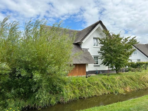 Holiday Home de Witte Raaf-1 by Interhome House in Noordwijkerhout