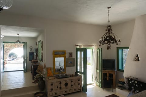 Living room, Photo of the whole room