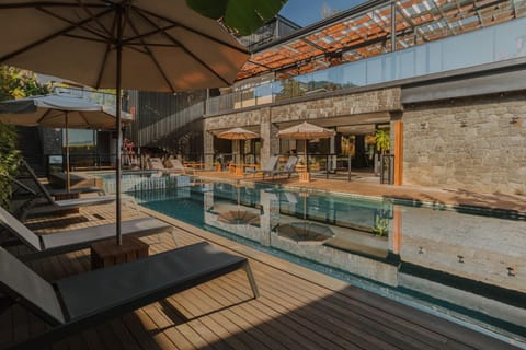 Pool view, Swimming pool, sunbed