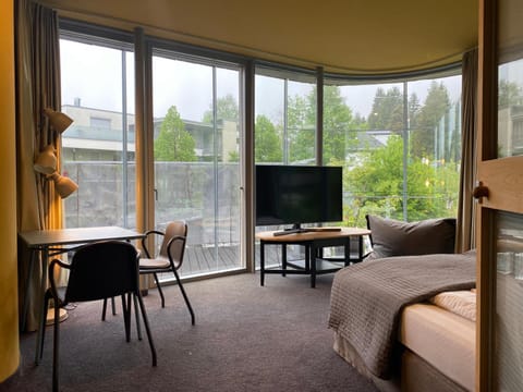 Bed, TV and multimedia, View (from property/room), Bedroom