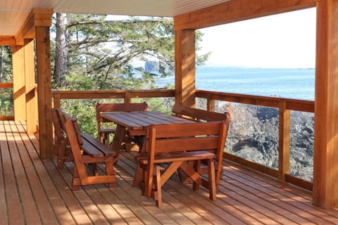 Melfort Bell Guest Suites Bed and Breakfast in Ucluelet
