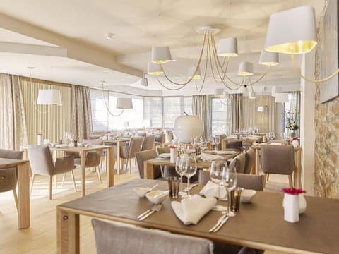 Restaurant/places to eat, Restaurant/places to eat