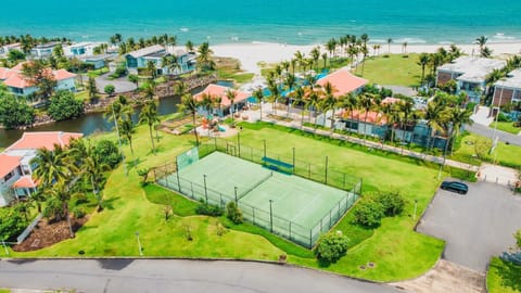 Beach, Tennis court