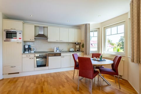 Coffee/tea facilities, Dining area, Garden view, dishwasher, minibar, pet friendly, toaster