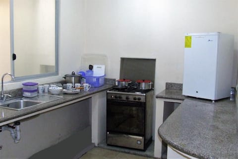 Kitchen or kitchenette, oven, pet friendly, stove