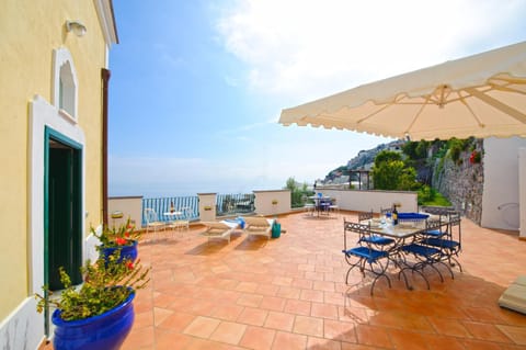 Patio, BBQ facilities, Balcony/Terrace