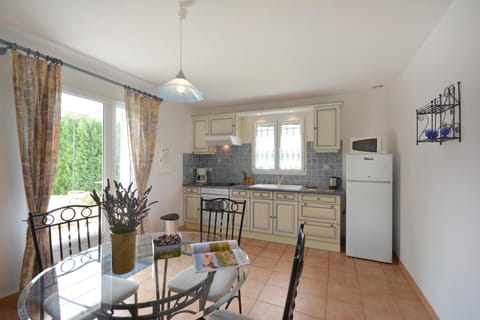 Coffee/tea facilities, Dining area