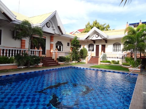 The Executive Villa Inn & Suites Alojamiento y desayuno in Davao City