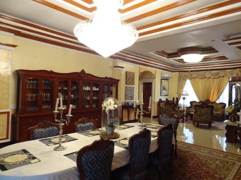 The Executive Villa Inn & Suites Alojamiento y desayuno in Davao City
