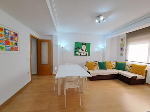 Céntrico apartamento en Valencia próximo parada de metro Ángel Guimerà Apartment in Valencia