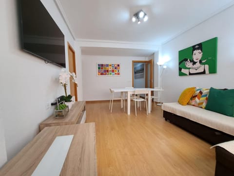 Céntrico apartamento en Valencia próximo parada de metro Ángel Guimerà Apartment in Valencia