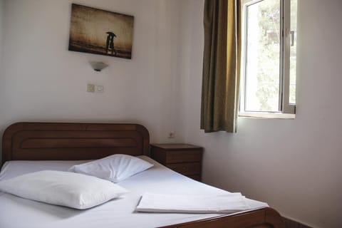 Bed, Photo of the whole room, Decorative detail, Bedroom