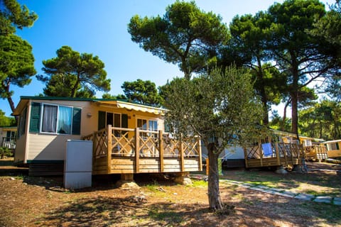 Neighbourhood, Natural landscape