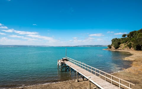 Waiheke Waters Edge Nature lodge in Auckland Region